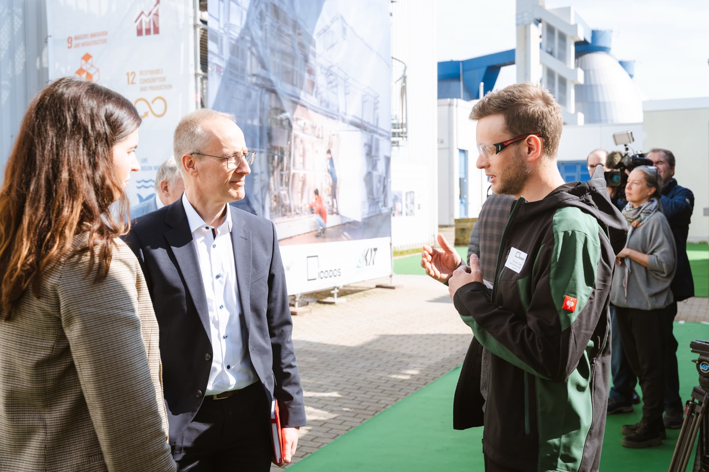 Visitors touring the Mannheim 001 pilot plant