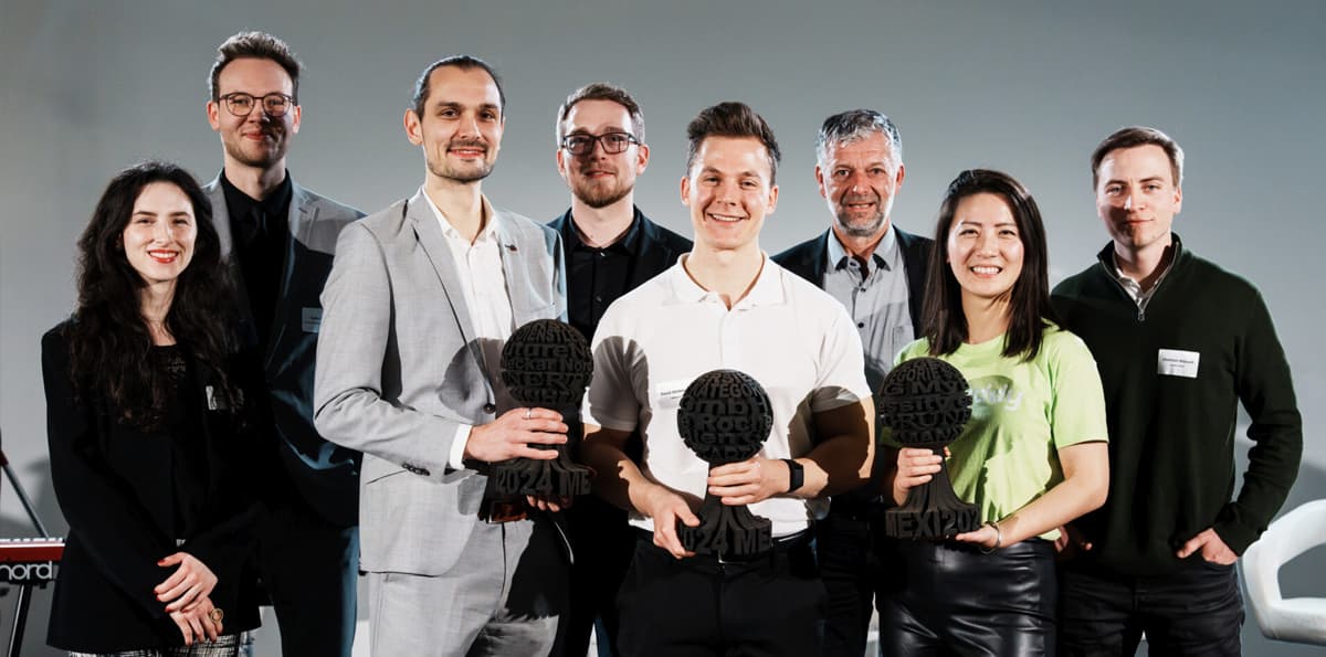 ICODOS receiving the MEXI regional start-up award